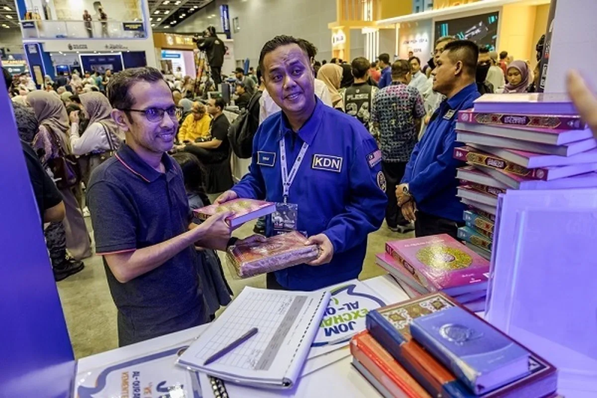 Muslims Can Exchange Old Qurans for New Ones at Kuala Lumpur Event