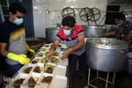 Zum Ghadir-Fest wurden warme Mahlzeiten an Bedürftige verteilt
