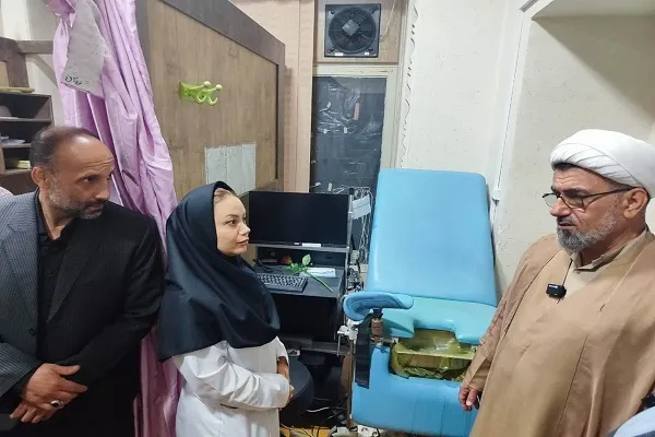 تحویل تجهیزات درمانی از محل موقوفه تاجر ساروی به بیمارستان امام خمینی(ره) ساری