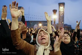 مراسم خیمه سوزان عصر عاشورا در میدان امام حسین (ع) تهران
