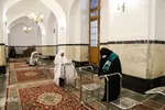 ضدعفونی کردن مکرر سطوح توسط خادمیاران سلامت انجام می شود.