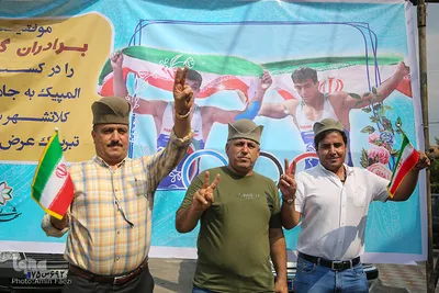 شادی شیرازی ها در مقابل منزل محمدرضا گرایی