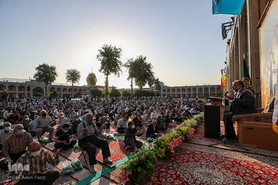 Fitr-Festgebet im Heiligen Schrein von Schah Tscheragh verrichtet