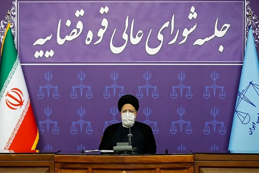 مبارزه با فساد و قاچاق کالا از ضروریات مانع زدایی از تولید است