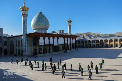 تعویض پرچم حرم مطهر شاهچراغ(ع)