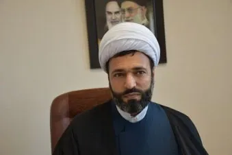 مداحان از رسالت اصلی خویش خارج نشوند