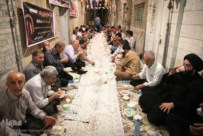 سفره افطار کریم اهل‌بیت(ع)در کوچه پس کوچه‌های جنوب تهران