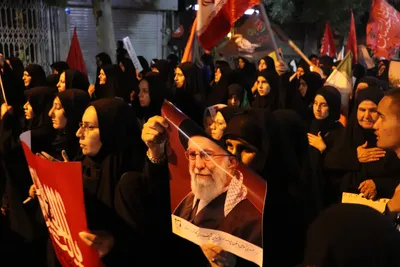 دسته عزاداری بانوان ملایری در شام غریبان قائدشهید امت
