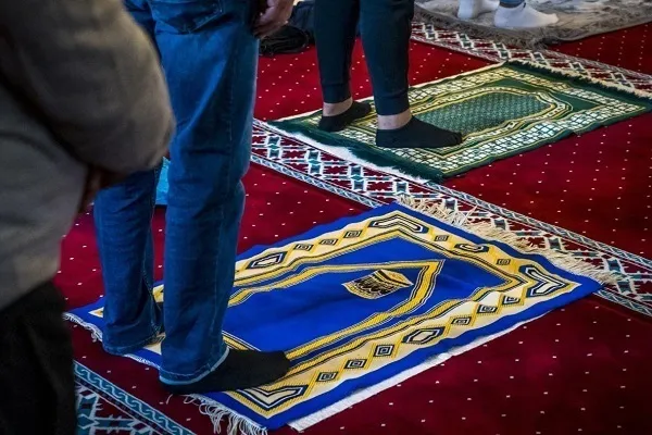 Müsəlmanlar Hollandiya parlamentinin islamofob davranışından şikayətlənirlər