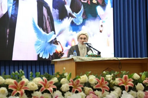 شهید رئیسی مردمی و مورد حمایت رهبر انقلاب بود