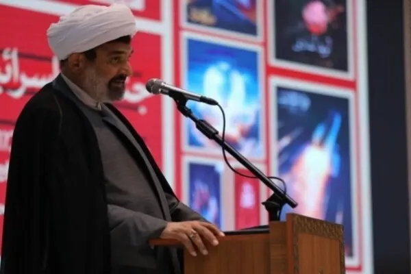 عاشورا محور همه حرکت‌های ضد استکباری است