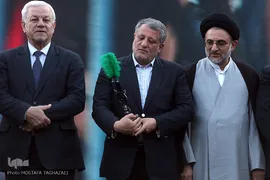 مراسم اهتزاز پرچم ۱۰۰۰متری یاحسین (ع) در بوستان طالقانی مجموعه فرهنگی عباس آباد