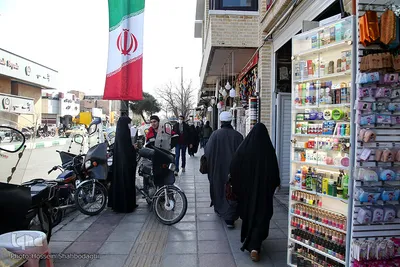 سبز و سفید و قرمز، پایدار و استوار
