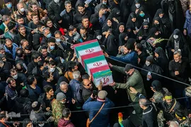 تشییع آلاله‌های گمنام در معراج الشهدای تهران