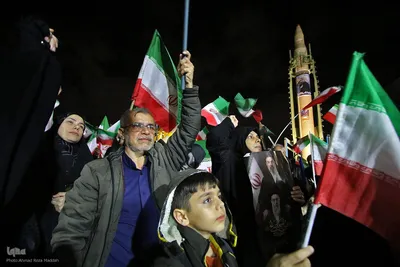 نمایش اقتدار موشکی ایران در موج 52 شیرازی ها