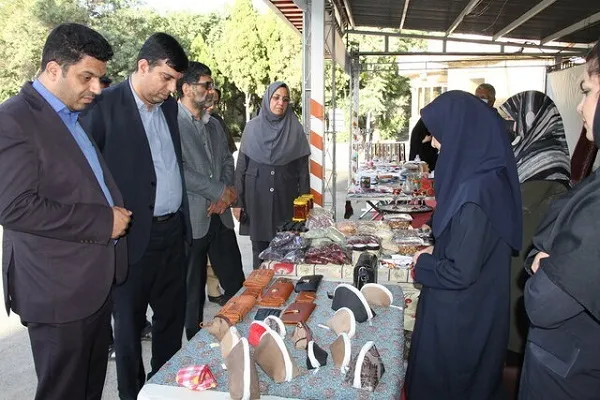 افتتاح نمایشگاه دستاوردهای مددجویان بهزیستی در اراک