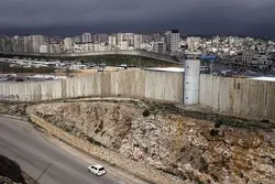 Israelische Besetzer versuchen Apartheidmauer im Westjordanland zu verstärken