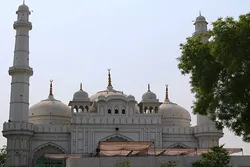 মসজিদের বাইরে ভাস্কর্য স্থাপনের উদ্যোগে ক্ষুব্ধ মুসলিমরা