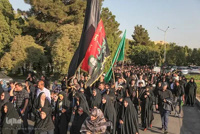 حضور عاشقان حسینی در مراسم پیاده‌روی جاماندگان اربعین ارومیه‎