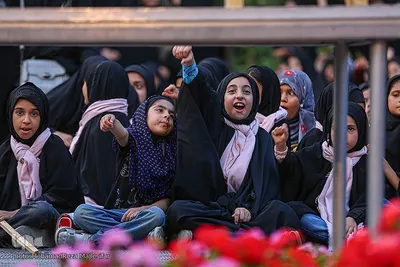 اجتماع دختران دهه هشتادی در گذر فرهنگی چهارباغ‎