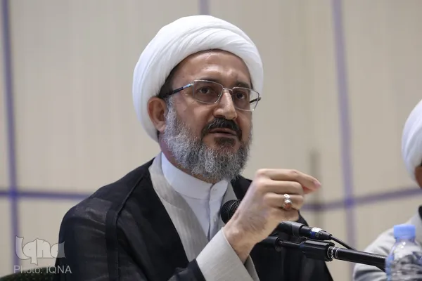 آیت‌الله مصباح علوم انسانی را متحول کرد