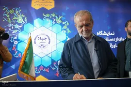 بازدید رئیس‌جمهور از نمایشگاه دستاوردهای جهاددانشگاهی