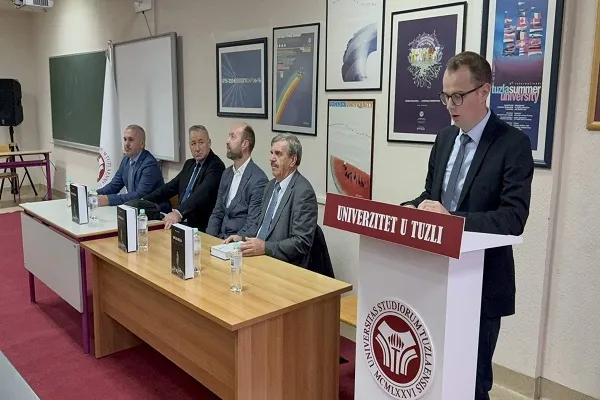 جامعة 
