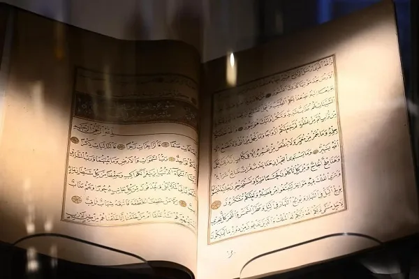 Exposition de manuscrits coraniques à la Maison des arts islamiques de Djeddah