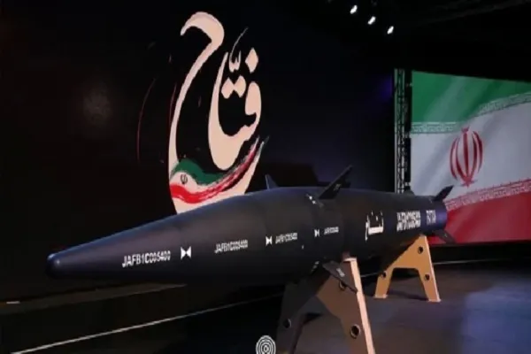 رونمایی از ابرموشک هایپرسونیک «فتاح» با برد ۱۴۰۰ کیلومتر