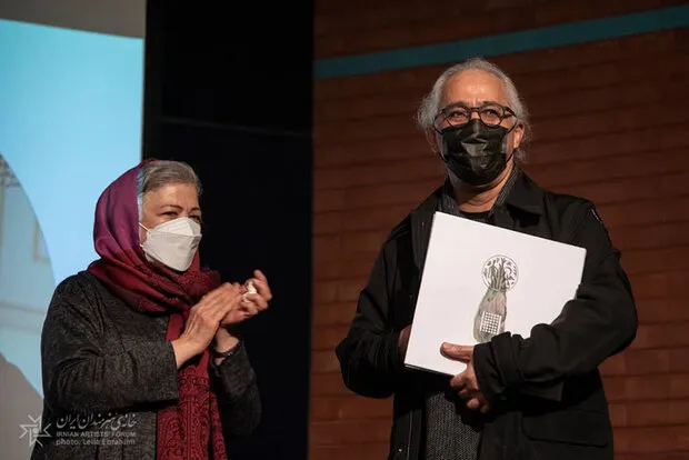 نشان مانی و مانا در خانه هنرمندان اهدا شد