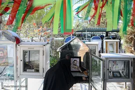 زیارت اهل قبور در آخرین پنجشنبه سال