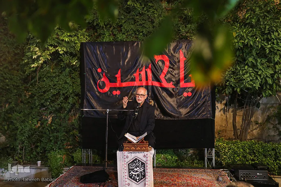 سوگ‌نشینی قاریان قرآن در شب سوم اباعبدالله(ع) برگزار شد / بانویی که مصریان «المدیره» می‌نامند + عکس