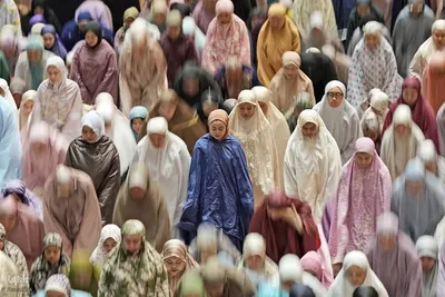 مسلمانان روزه دار در ماه مهمانی خدا