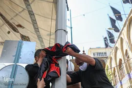 پرچم عزا بر فراز حسینیه کربلایی‌های تهران