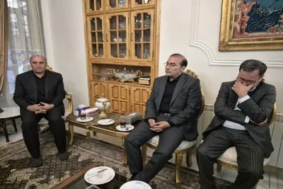 دیدار استاندار لرستان با خانواده شهید «بهنام قاسمیان»