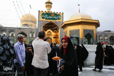 حرم مطهر رضوی در شب ولادت امام رضا(ع)