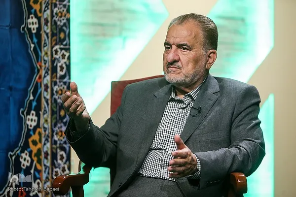 تلاوت دلنشین مرحوم محمدزاده در محضر آیت‌الله سبحانی/ یک دهه مدیریت جهادی در حسینیه‌ خیاط‌ها