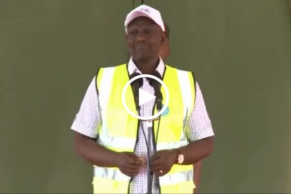 Kenyan President Pauses Speech in Respect of Adhan (+Video)