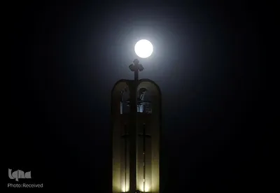 ماه، روشنای آسمان تاریک شب