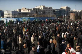 تجمع خودجوش مردم عزادار تهران در میدان انقلاب