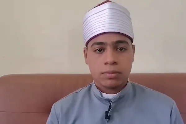 Estudiante egipcio recita el Corán al estilo Mustafa Ismail (+Video)