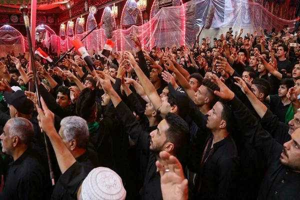 په نجف او کربلاکې په میلیونونو عزادار  حسینی عاشورا لمانځي