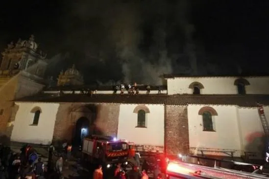আগুনে পুড়লো পেরুর ঐতিহাসিক গীর্জা