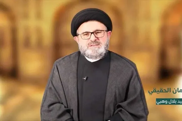 مَنْ أَساءَ إِلى رَعِيَّتِه سَرَّ حُسّادَهُ