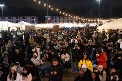 Ang mga Pamilyang Muslim ay Dumadalo sa mga Kapistahan ng Ramadan sa Michigan