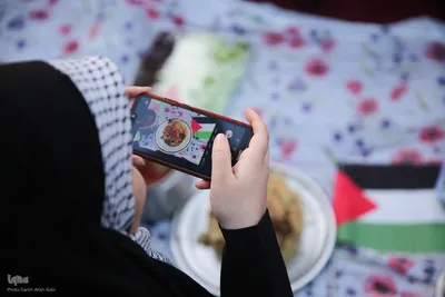 پخت و توزیع غذای فلسطینی مقلوبه