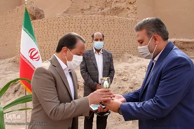 نشست خبری شهردار و اعضای شورای اسلامی باغ شهر شاهدیه یزد‎