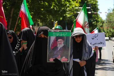 قافله عزاداری و نماز ظهر روز عاشورا در اصفهان