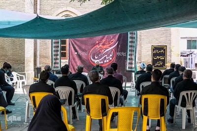 Ärzte und Pflegekräfte trauern um Imam Hussein (as.) im Freien im Krankenhaus