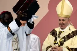 Le pape François prêche la « réconciliation » au Mozambique
